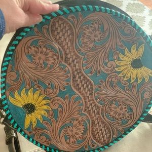 Cross body size would be between a small and a medium bag